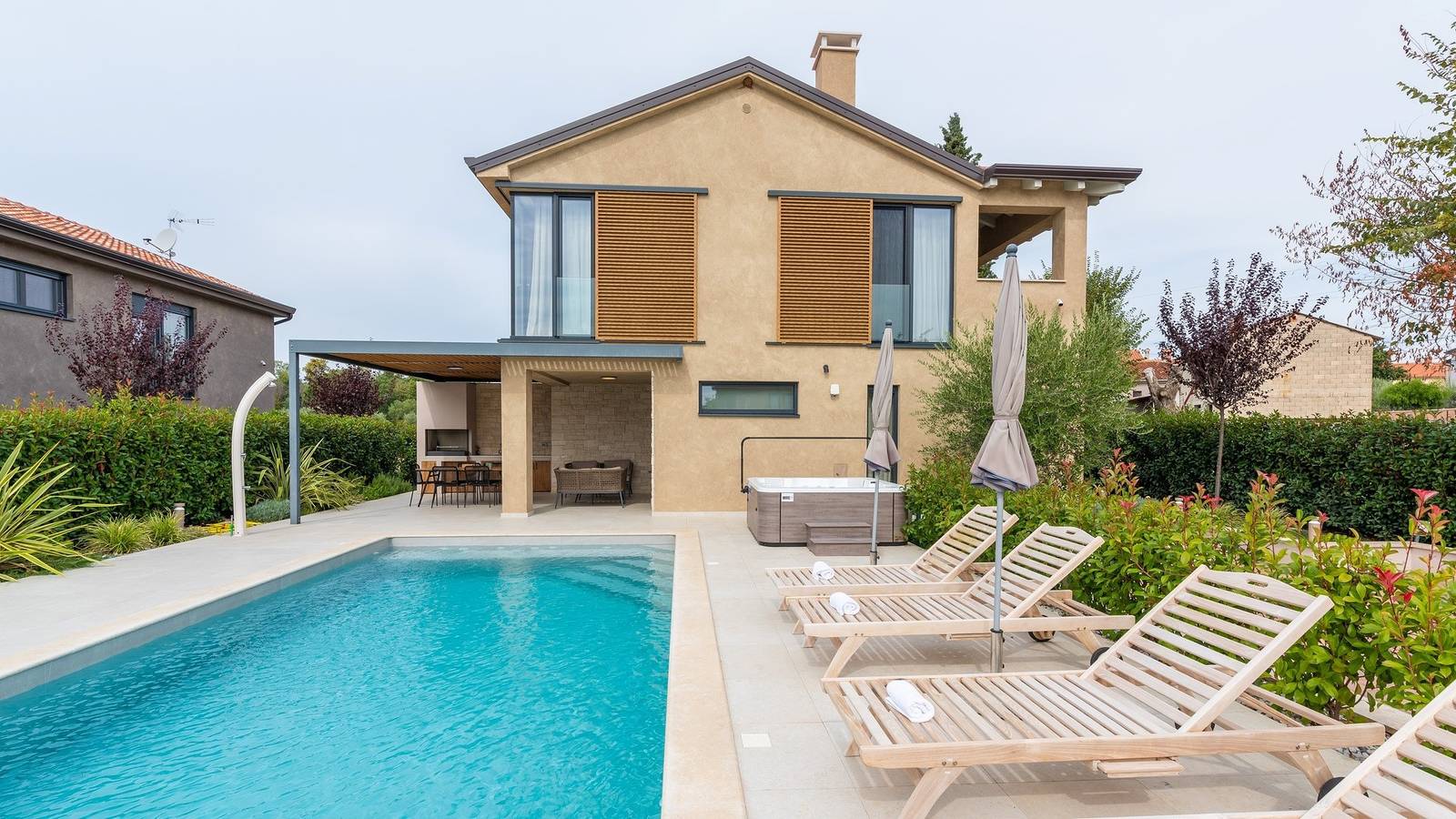 Charmante Villa Vallis mit Swimmingpool, Whirlpool und Sauna in Grad Poreč, Porec und Umgebung