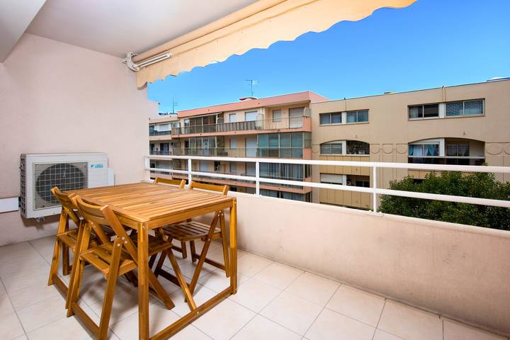 Gîte pour 4 personnes, avec terrasse, adapté aux familles dans Plage de Juan-les-Pins - 3