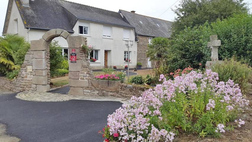 Location de vacances pour 3 personnes, avec jardin et terrasse à Bazouges-la-Pérouse - 2