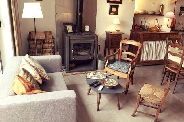 Appartement entier, One-Bedroom Apartment in Marsanne, Région de nyons