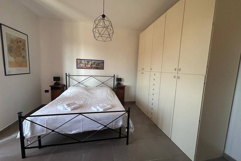 Geheel appartement, Langhe da Cartolina Accommodation with 6 beds plus a crib. in Mango , Langhe