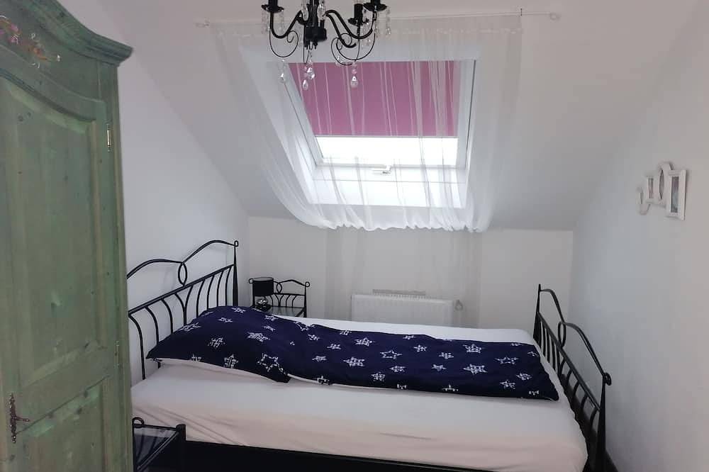 Ganze Wohnung, Ferienwohnung mit tollem Ausblick und Wanderwegen direkt vor der Tür in Burladingen, Neckar-Alb