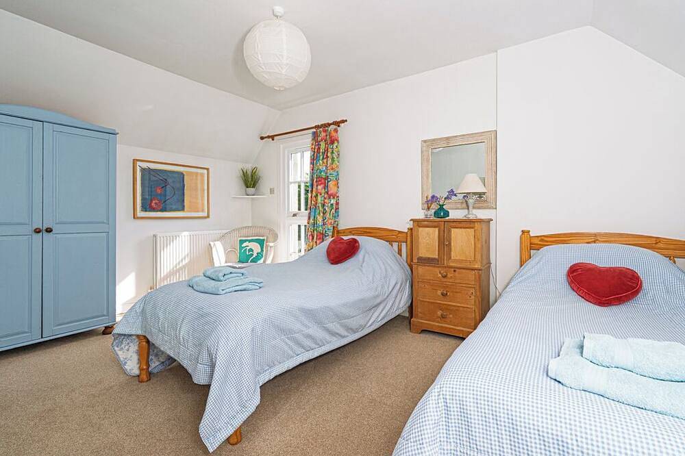 Wunderschönes, freistehendes 300 Jahre altes, komplett renoviertes Ferienhaus mit Blick auf die Landschaft in Perthshire