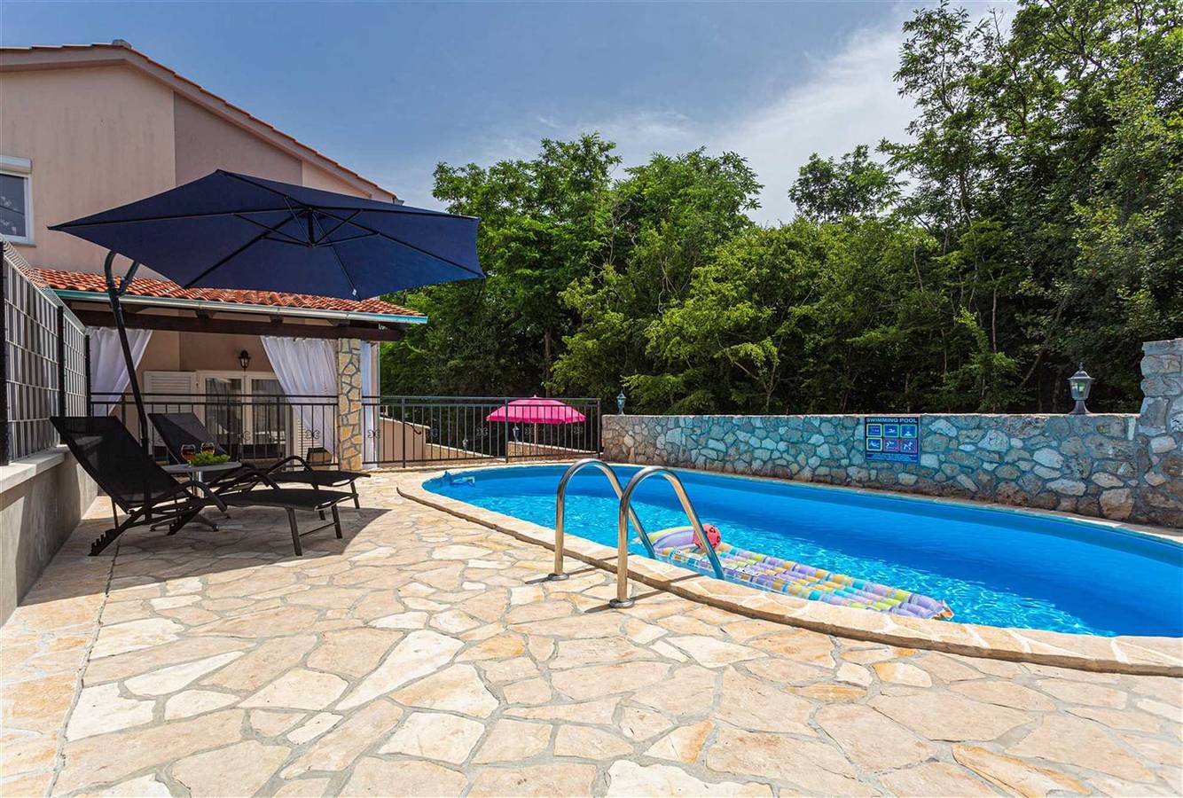 Appartement entier, Appartement de vacances pour 8 personnes avec piscine in Hlapa, Krk