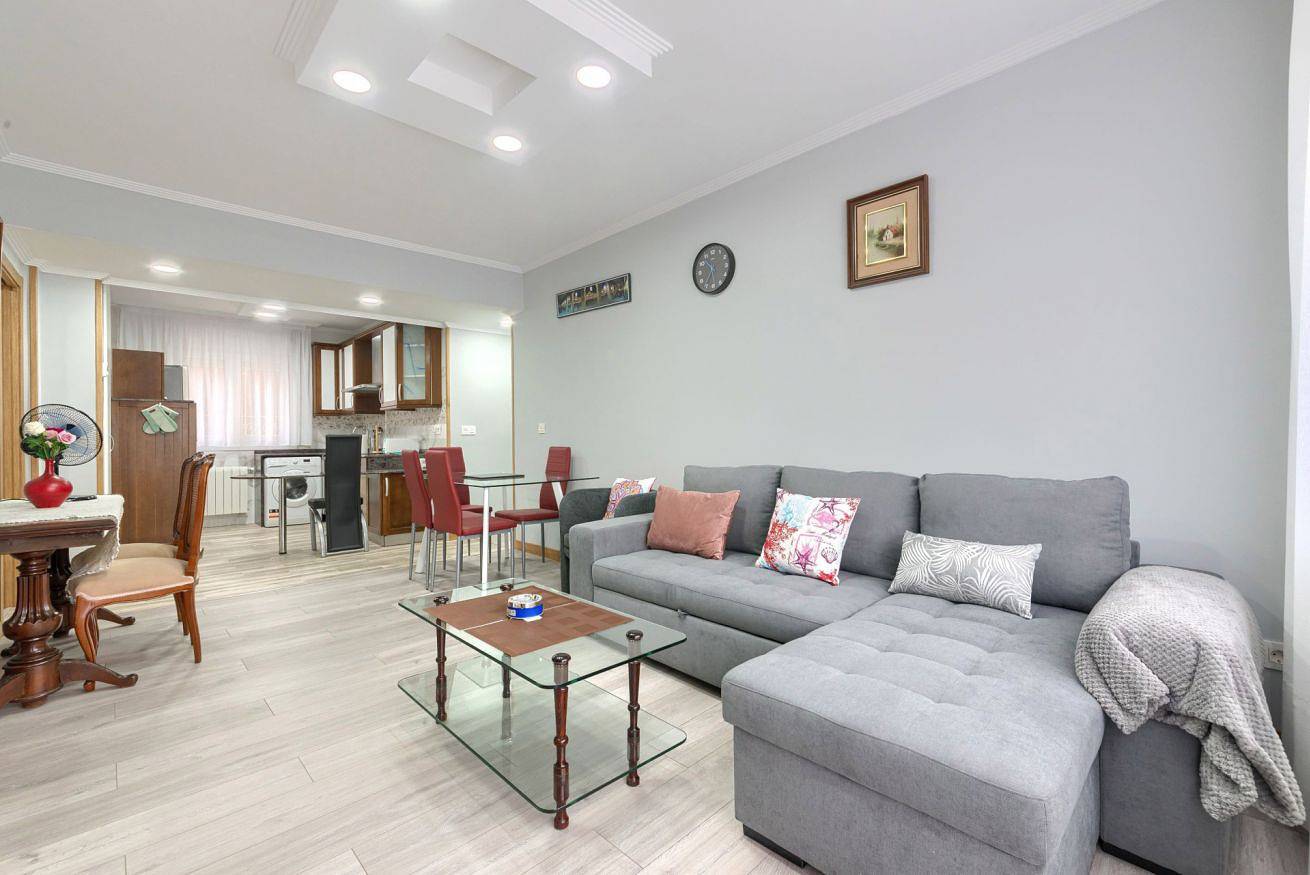 Entire apartment, Vivienda turistica céntrica y con estilo en el encantador Barrio La Cruz in Ibaiondo, Bilbao