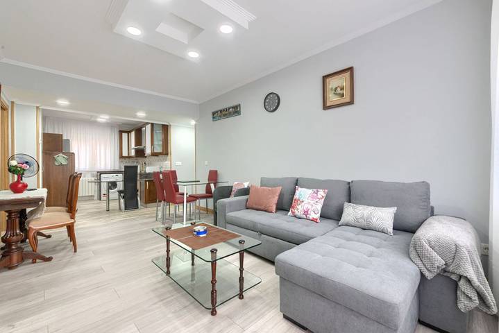 Apartamento entero, Vivienda turistica céntrica y con estilo en el encantador Barrio La Cruz in Ibaiondo, Bilbao