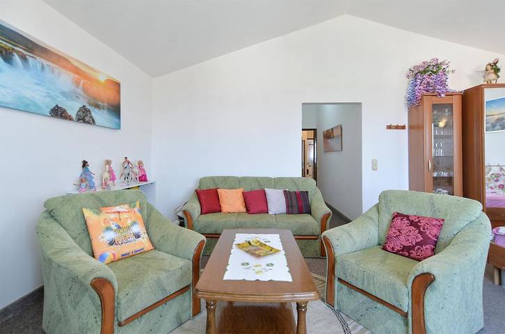 Ferienwohnung für 4 Personen, mit Balkon und Terrasse sowie Garten und Ausblick in Peroj - 2