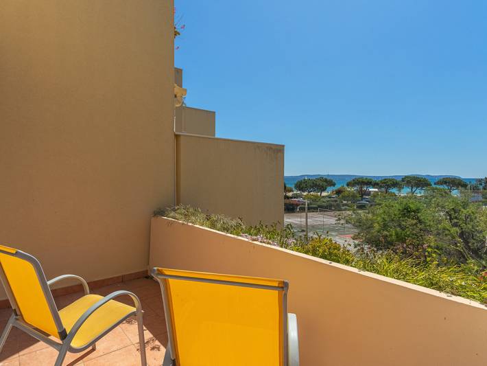 Gîte pour 4 personnes, avec terrasse dans Plage La Favière - 2