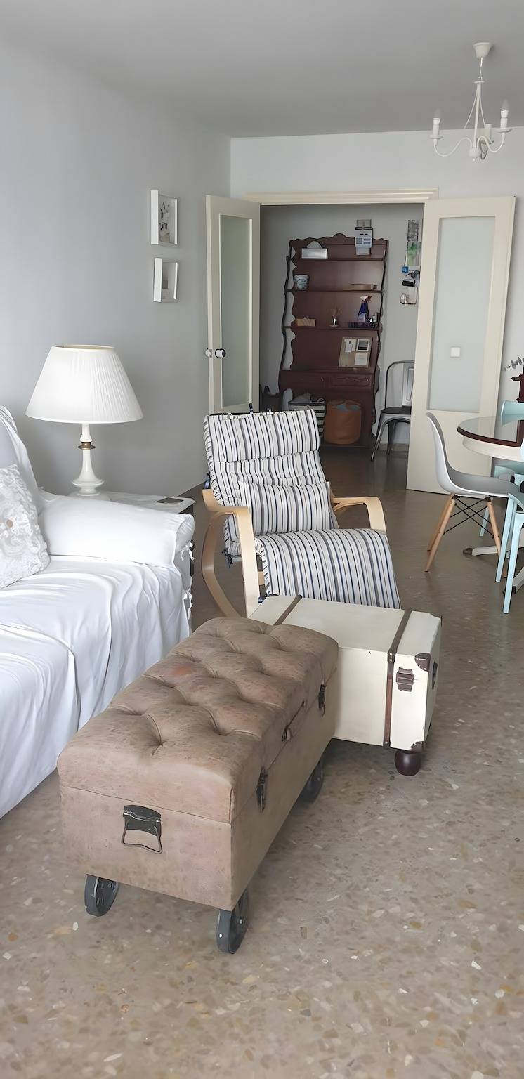 Apartamento entero, Apartamento de 110 m² en El Palo con vistas al mar, Wi-Fi y aire acondicionado, parking in Playa del Palo, Málaga