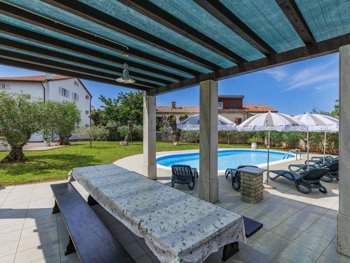 Ferienhaus für 12 Personen, mit Garten und Terrasse sowie Ausblick, mit Haustier in Umag - 4