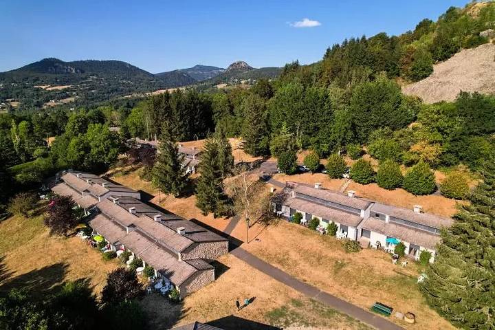 Gîte pour 8 personnes, avec piscine et terrasse à Saint-Julien-Chapteuil - 4