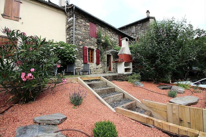 Gîte pour 14 personnes, avec jardin à Sainte-Croix-Vallée-Française