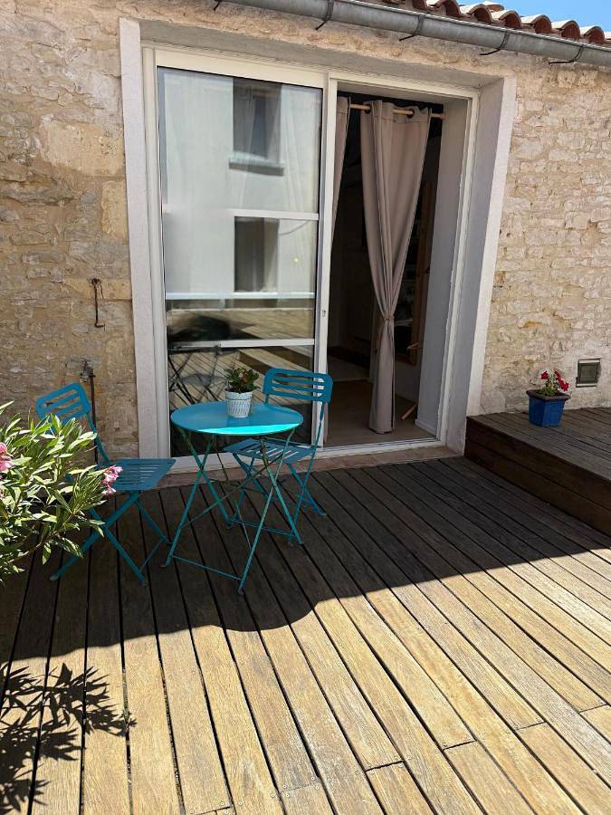 Gîte pour 2 personnes, avec Balcon et Terrasse ainsi que Jardin et Piscine à Saint-Xandre - 2