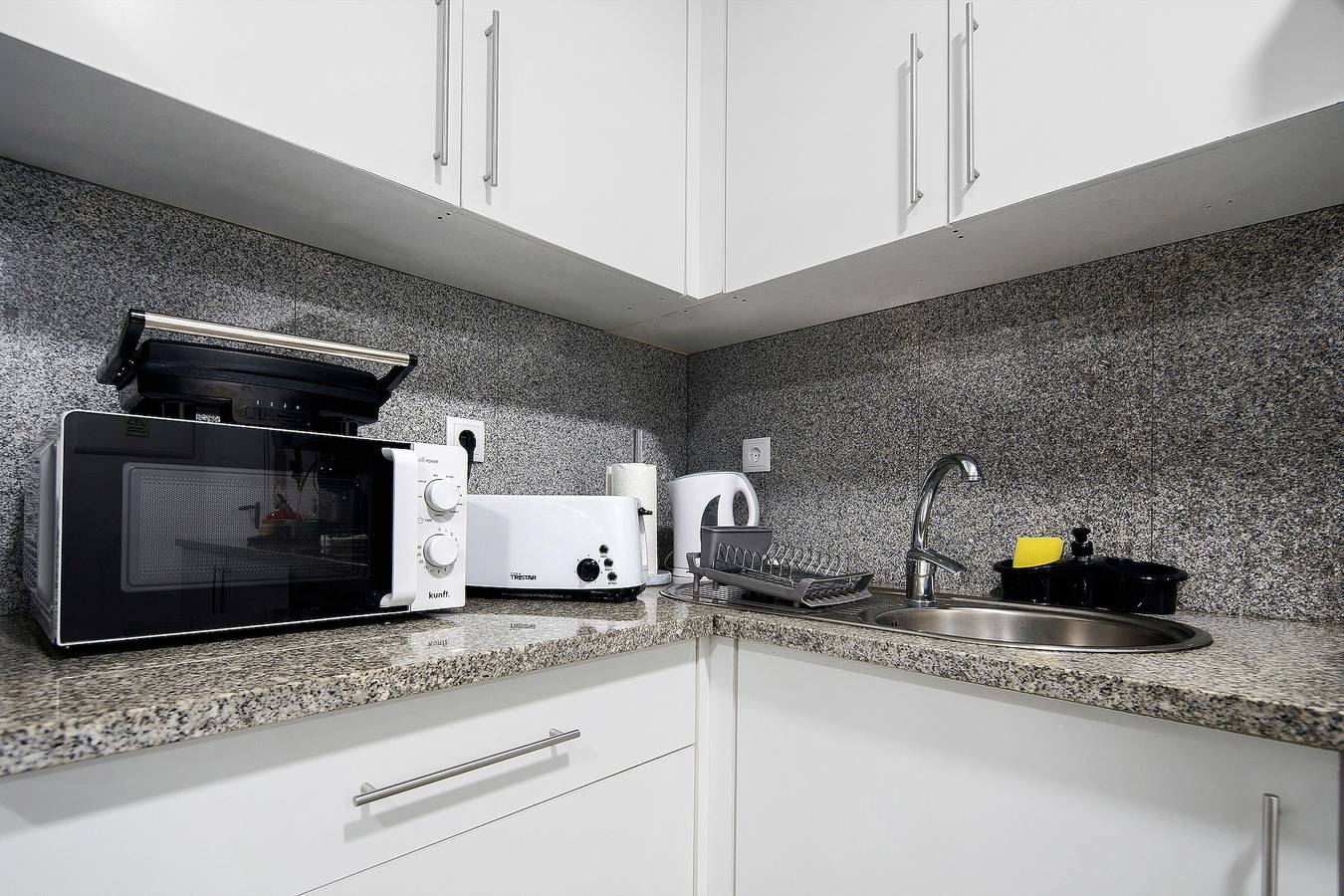 Entire apartment, Apartment 'Windmill Açores Suite' with Balcony, Wi-Fi and Air Conditioning in São Miguel Island, Furnas