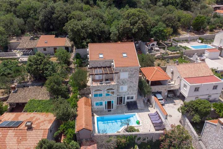 Villa pour 20 personnes, avec balcon et piscine ainsi que jardin et vue sur l’océan à Zaton