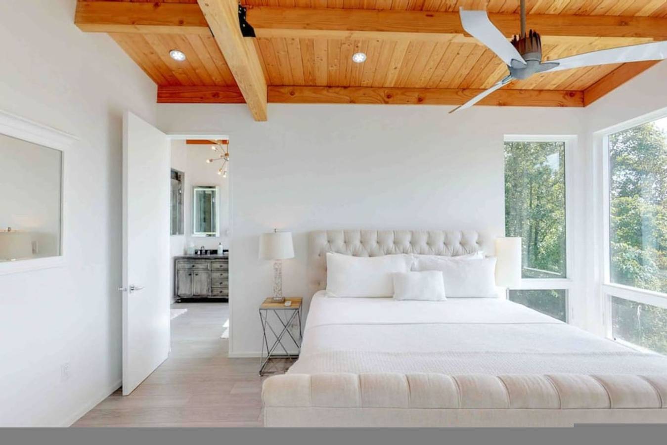 Sky-High Mountain Luxury w/ Jaw dropping Views in Haywood County