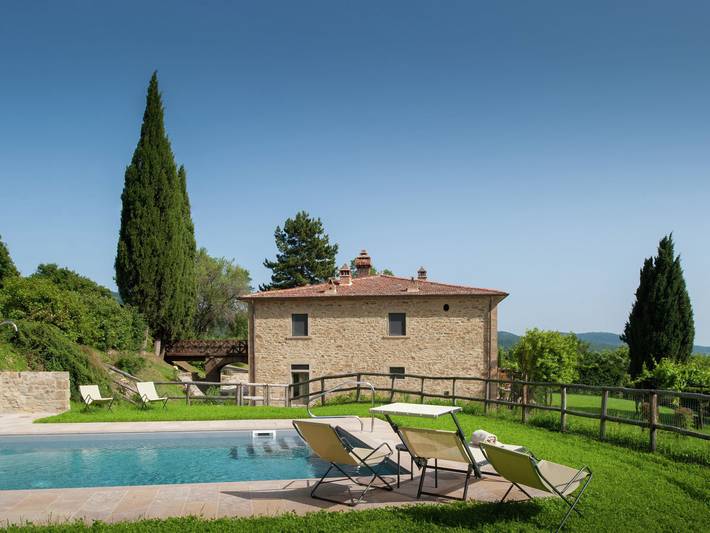 Casa vacanza per 12 persone, con terrazza e panorama nonché giardino e piscina ad Arezzo