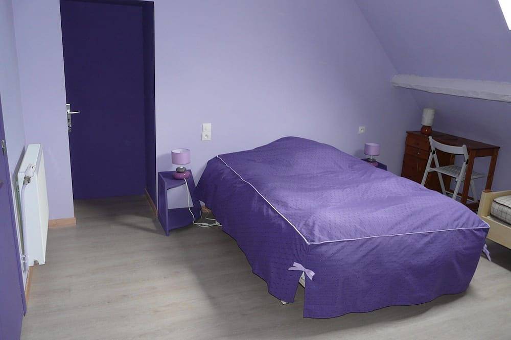 Gite situé en campagne à proximité du lac et de la forêt de Sillé le guillaume in Mont-Saint-Jean, Parc naturel régional Normandie-Maine