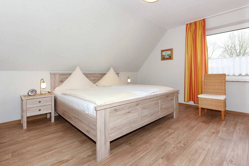 Ganze Wohnung, Ferienwohnung Wiesenblick im Landhaus am Grafthof - Ferienwohnung Wiesenblick in Neuharlingersiel, Landkreis Wittmund