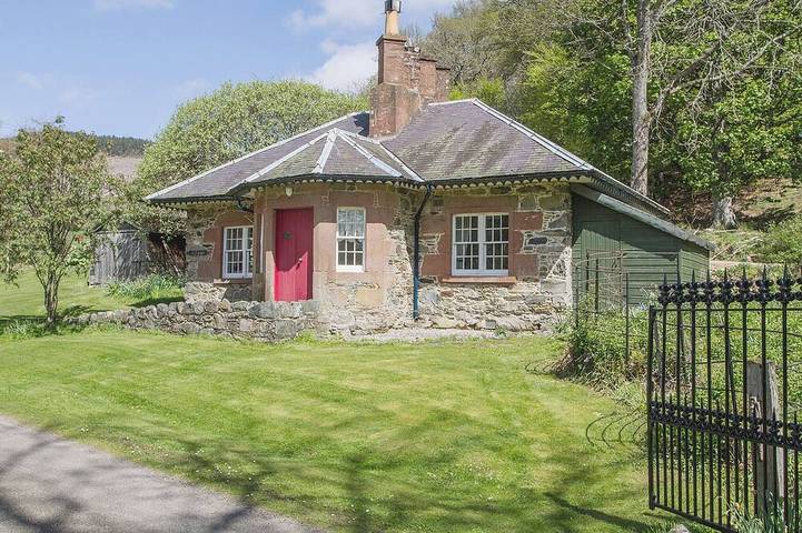 Log cabin for 2 people, with pets in Angus