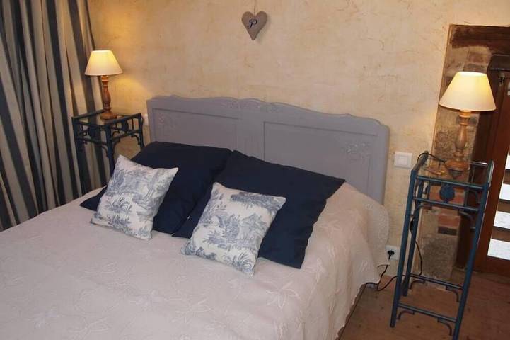 Gîte pour 6 personnes, avec jardin ainsi que terrasse et piscine à Saint-Prouant - 2