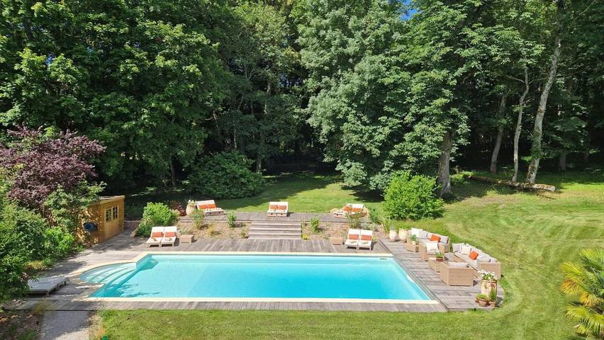 Gîte pour 2 personnes, avec jardin ainsi que piscine et terrasse à Couches - 4