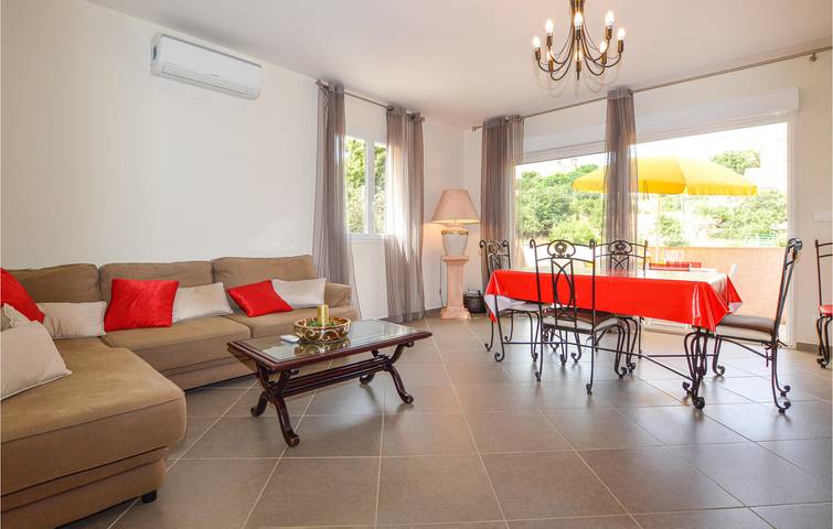 Appartement de vacances entier, Appartement confortable avec Wi-Fi, climatisation, parking et terrasse in Petreto-Bicchisano, Arrondissement de Sartène