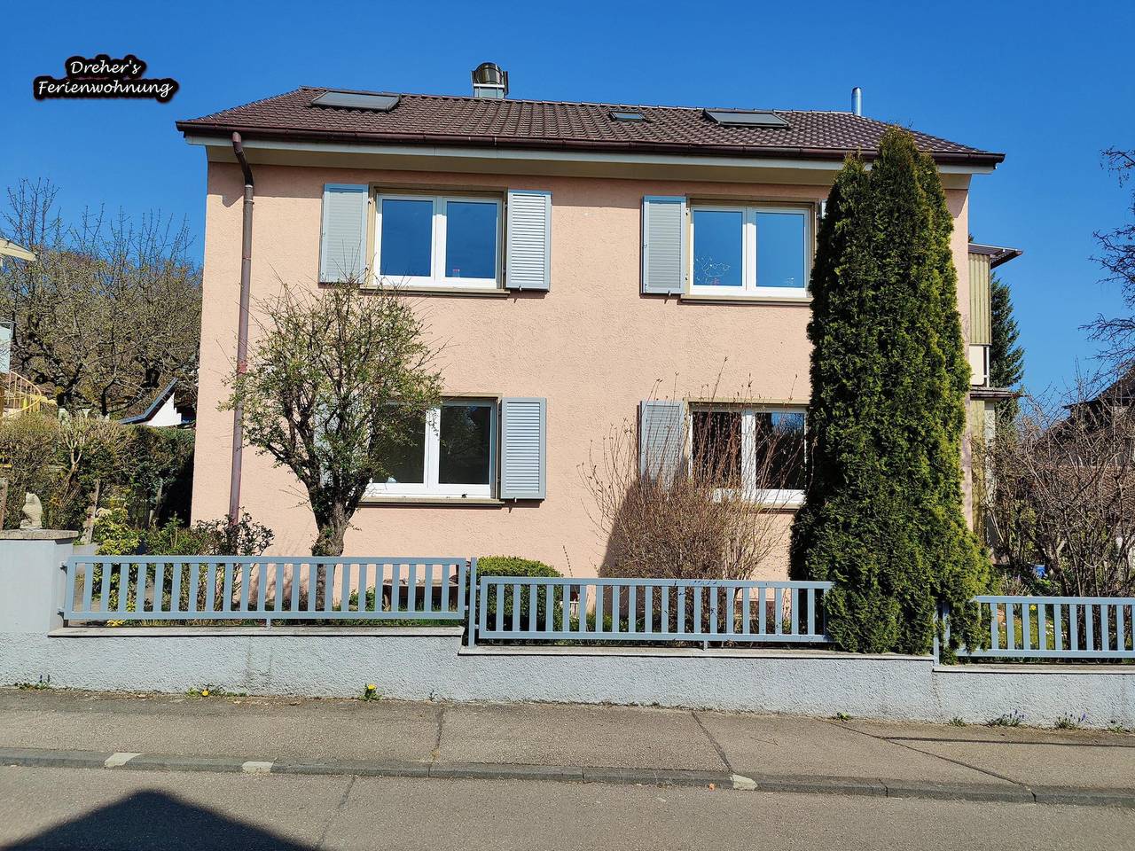 Ganze Ferienwohnung, Dreher's Fewo - 3 Zimmer Wohnung mit Küche und Bad sowie Terasse (71 qm) in Singen, Hegau