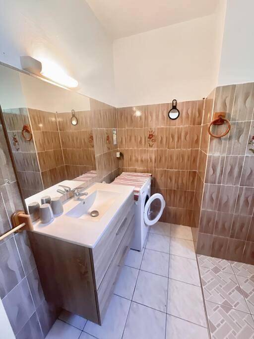 Gîte pour 3 personnes, avec vue et terrasse dans Plage de Saint-Félix - 2