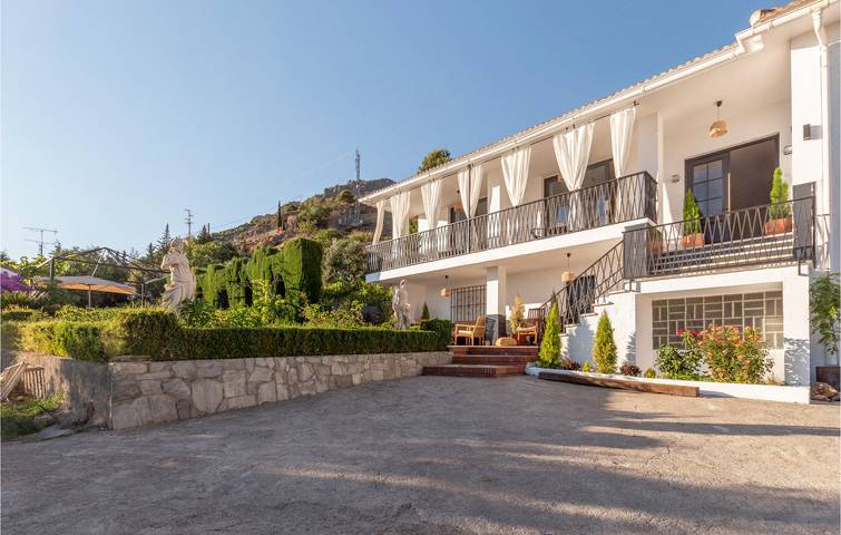 Ferienhaus für 8 Personen, mit Terrasse und Pool sowie Garten - 1