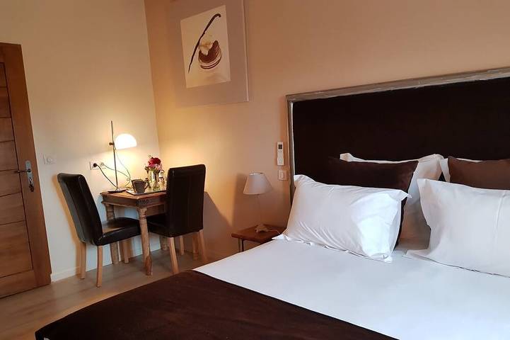 Gîte pour 2 personnes, avec piscine ainsi que terrasse et jacuzzi à Vacquières - 4