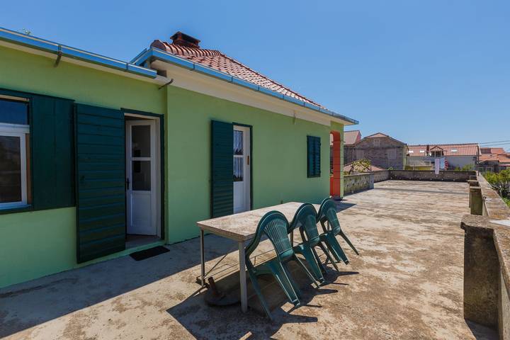 Ferienwohnung für 8 Personen, mit Terrasse und Garten sowie Ausblick