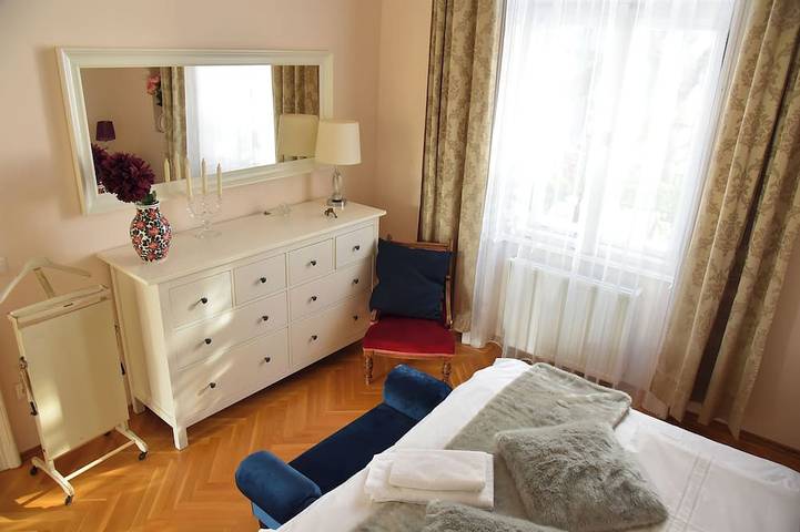 Villa pour 14 personnes, avec jardin et jacuzzi ainsi que piscine et sauna à Budapest - 4