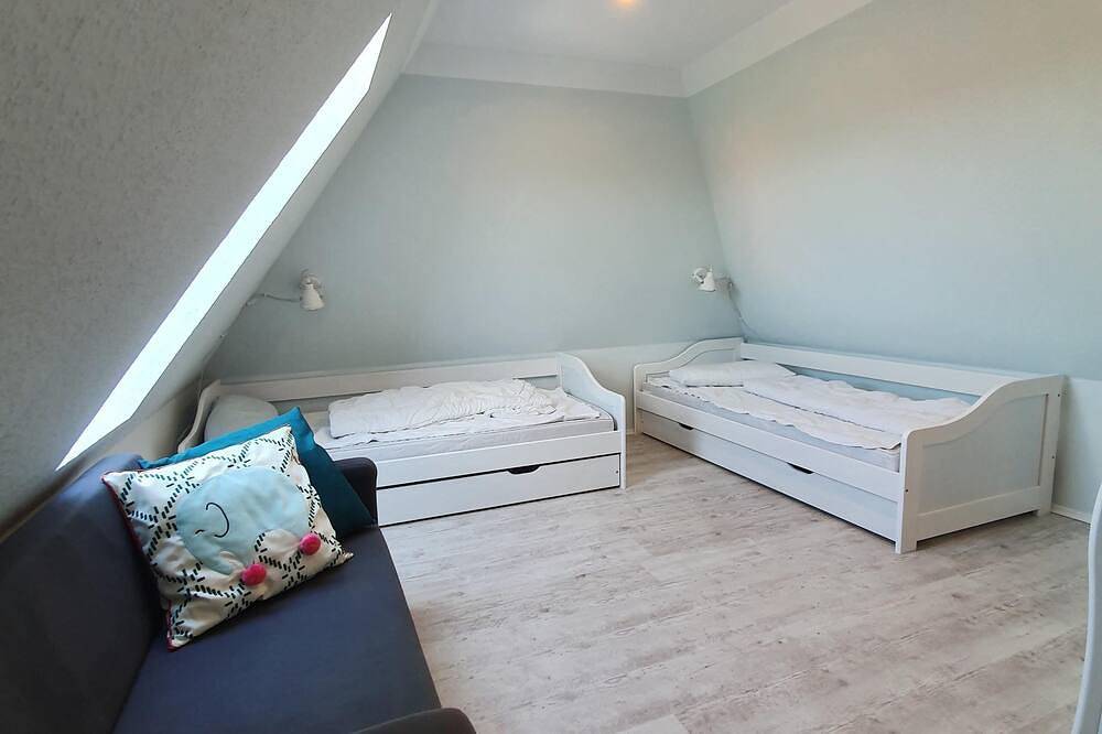 Ganze Wohnung, Platz für bis zu 5 Personen, Wlan & 500 m bis Strand in Utersum, Föhr