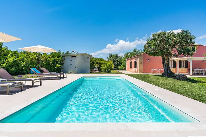 Casa vacanza per 6 persone, con terrazza e giardino a Fontane Bianche