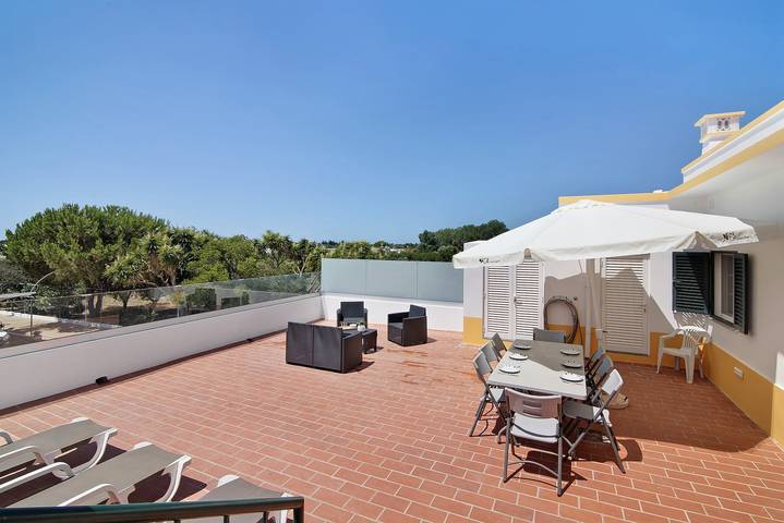 Casa de Férias 'Quinta Alegre Tavira T3' com Piscina Partilhada, Wi-Fi e Ar Condicionado in Santo Estévão, Ria Formosa