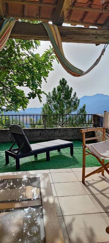 Gîte pour 4 personnes, avec jardin ainsi que balcon et vue à Sainte-Lucie-de-Tallano