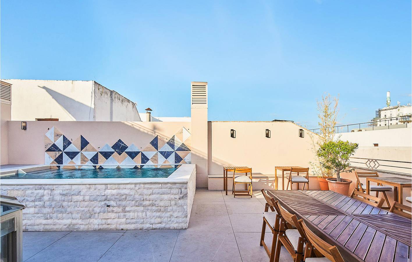 Entire holiday apartment, Luxury Apartment with Pool and Beach Access in Cadiz Old Town, Cádiz