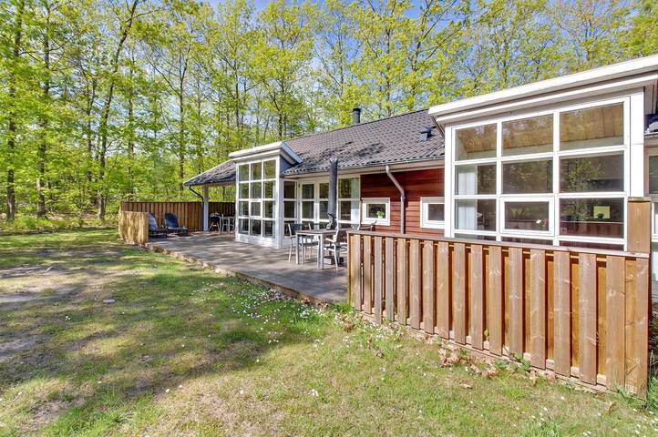 Ferienhaus für 8 Personen, mit Sauna und Whirlpool sowie Terrasse, mit Haustier auf Bornholm
