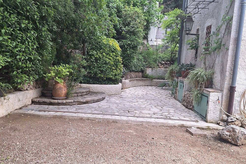 Maison indépendante, calme dans propriété sécurisée, idéale pour vacances d'été. in Cogolin, Côte méditerranéenne (France)