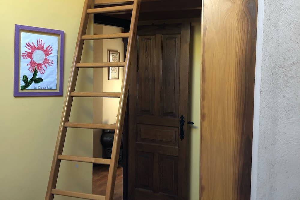 Lovely country house with garden by the sea in Rías Altas in Mogor, Mañón