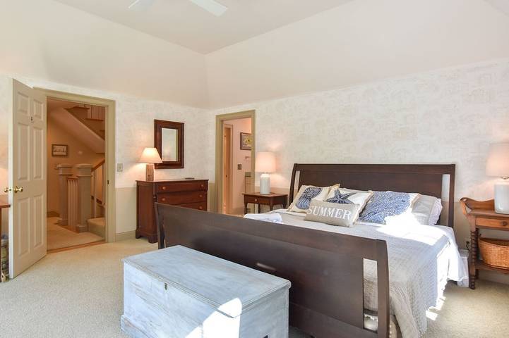 Vacation rental for 10 people, with yard and hot tub, with pets in Eastham