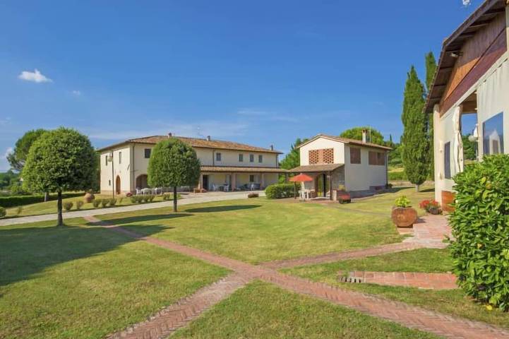 Agriturismo per 5 persone, con piscina, con animali domestici in Bucine