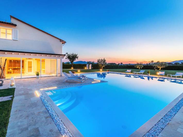 Villa per 13 persone, con giardino e piscina nonché sauna a Monsummano Terme