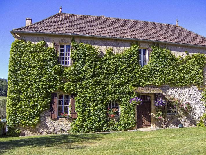 Location de vacances pour 3 personnes, avec Terrasse et Jardin ainsi que Piscine et Vue à Saint-Marcel-du-Périgord