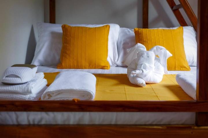 Location de vacances pour 4 personnes, avec vue et jardin à Hell-Bourg - 2