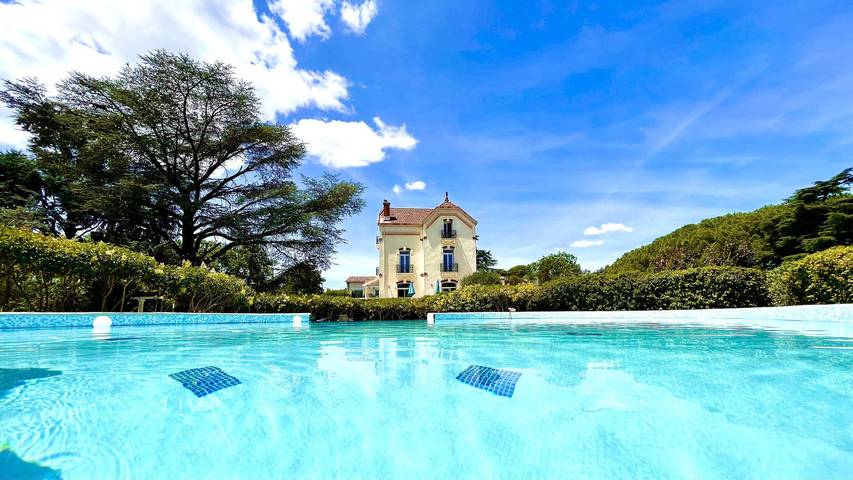 Gîte pour 2 personnes, avec Terrasse ainsi que Jardin et Piscine