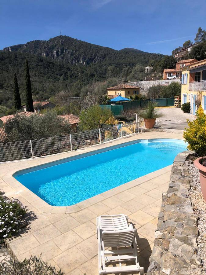 Chalet para 10 personas, con jardín además de vistas y piscina - 1