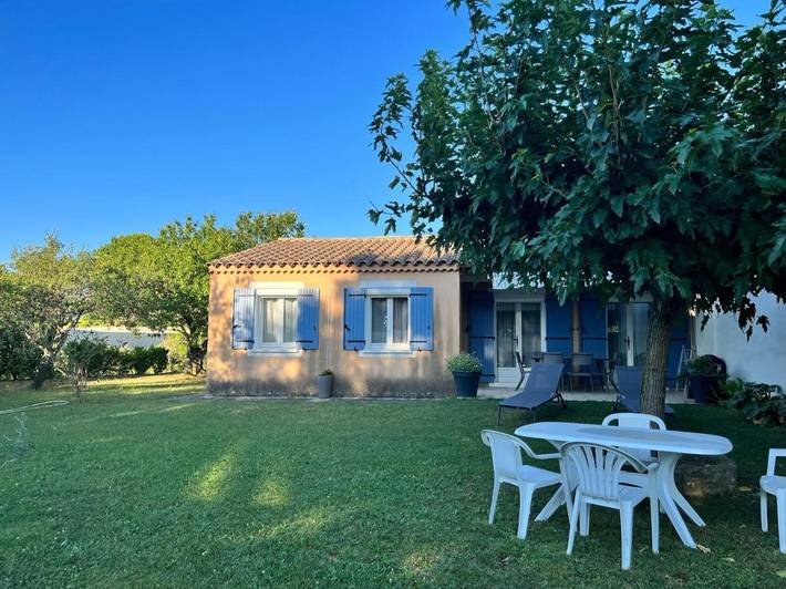 Location de vacances pour 6 personnes, avec jardin à Camaret-sur-Aigues - 2