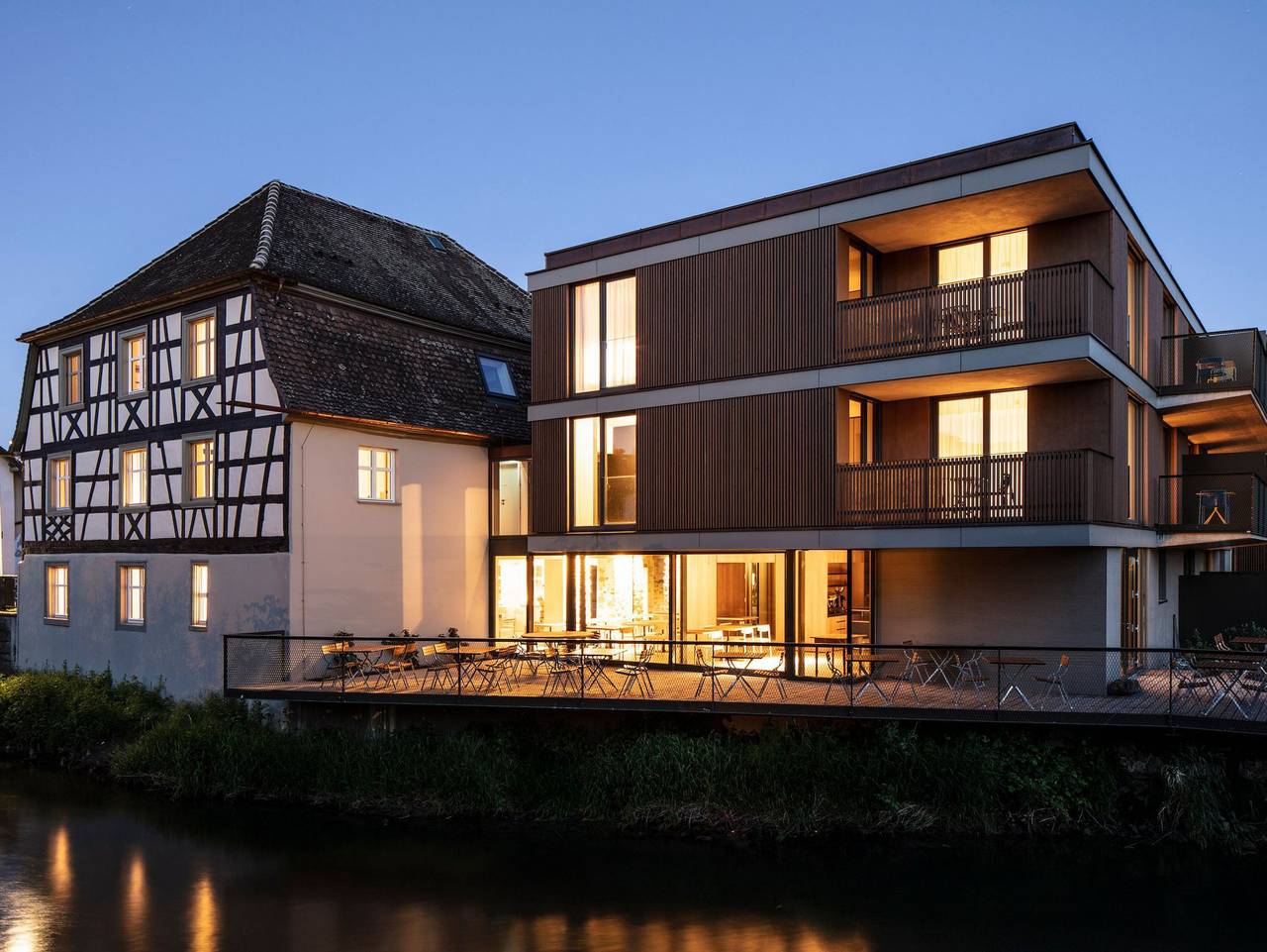 Sternen Bohlingen Aparthotel - Familien-Apartment Schienerberg, 65qm, 2 Schlafzimmer, 1 Wohn-/Schlafzimmer, Balkon, max. 6 Personen in Singen, Hegau